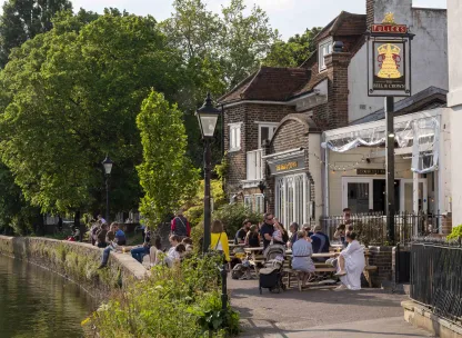 Kew Bridge Rise Local Area